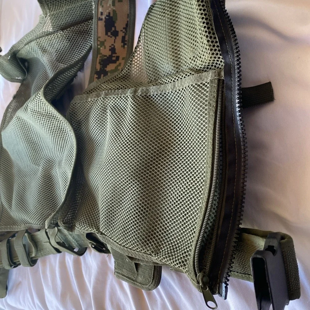 Military Combat Vest Digital Pattern‎ Multipule Pockets Gun Holster Clip Pockets